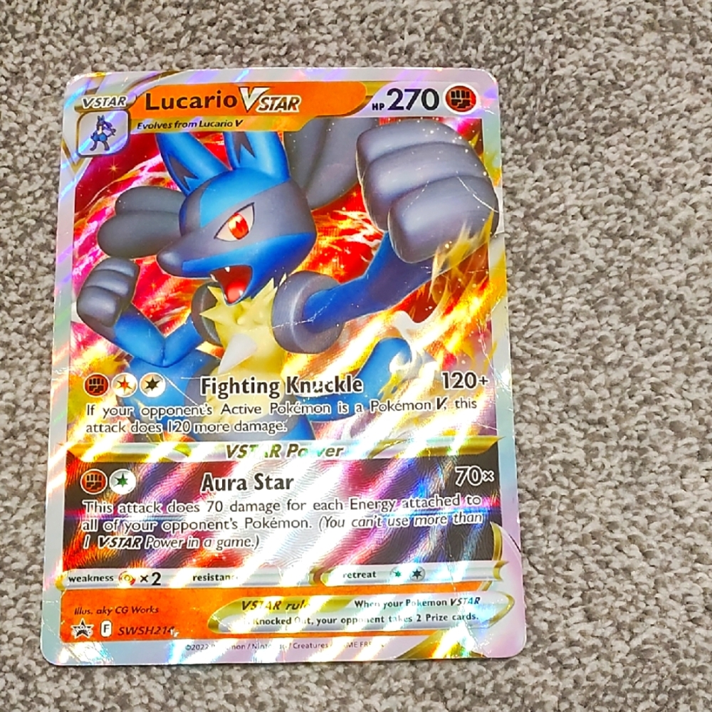 Jumbo Lucario VSTAR Pokémon Card